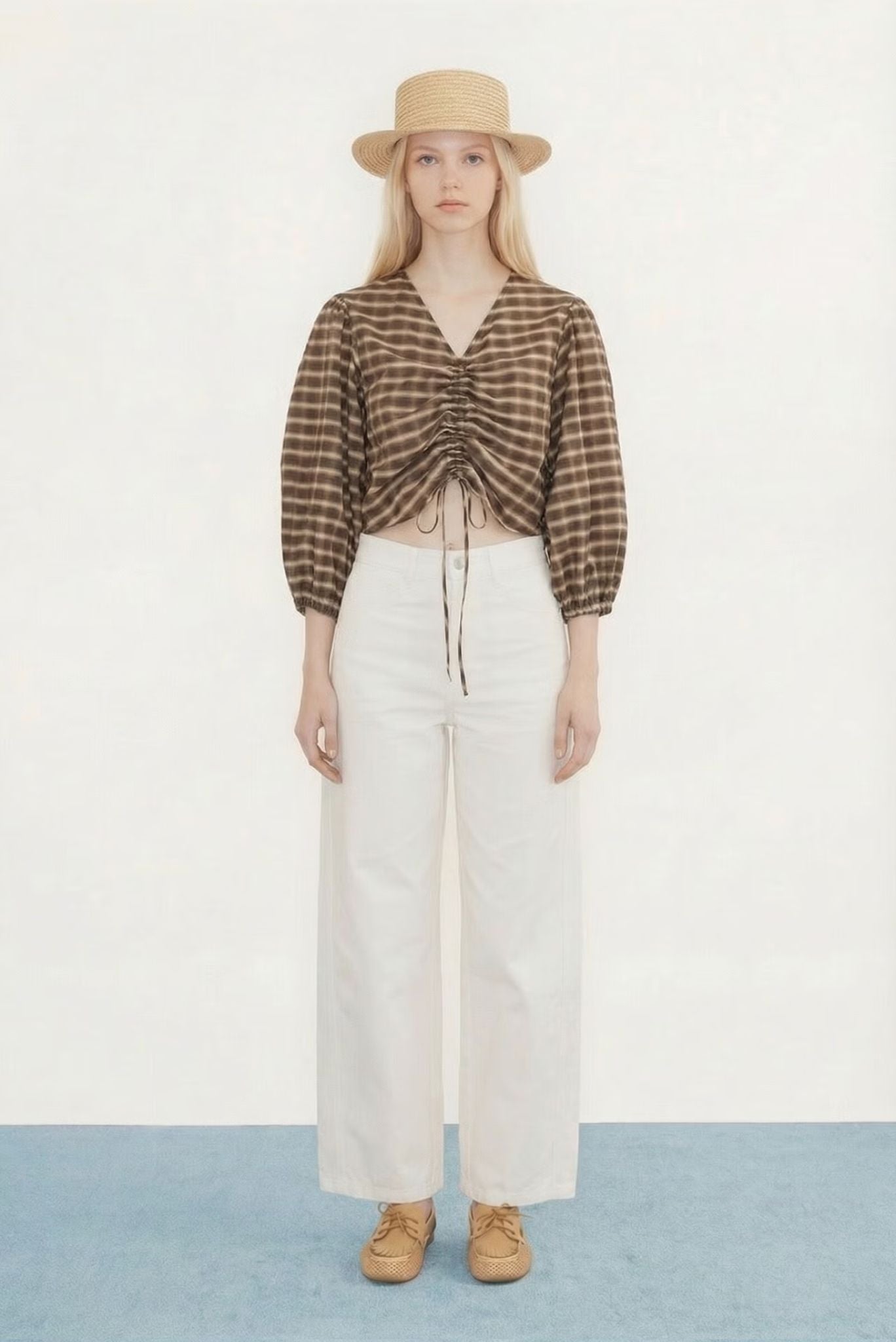 BLUSA CON CUELLO DE PICO A CUADROS