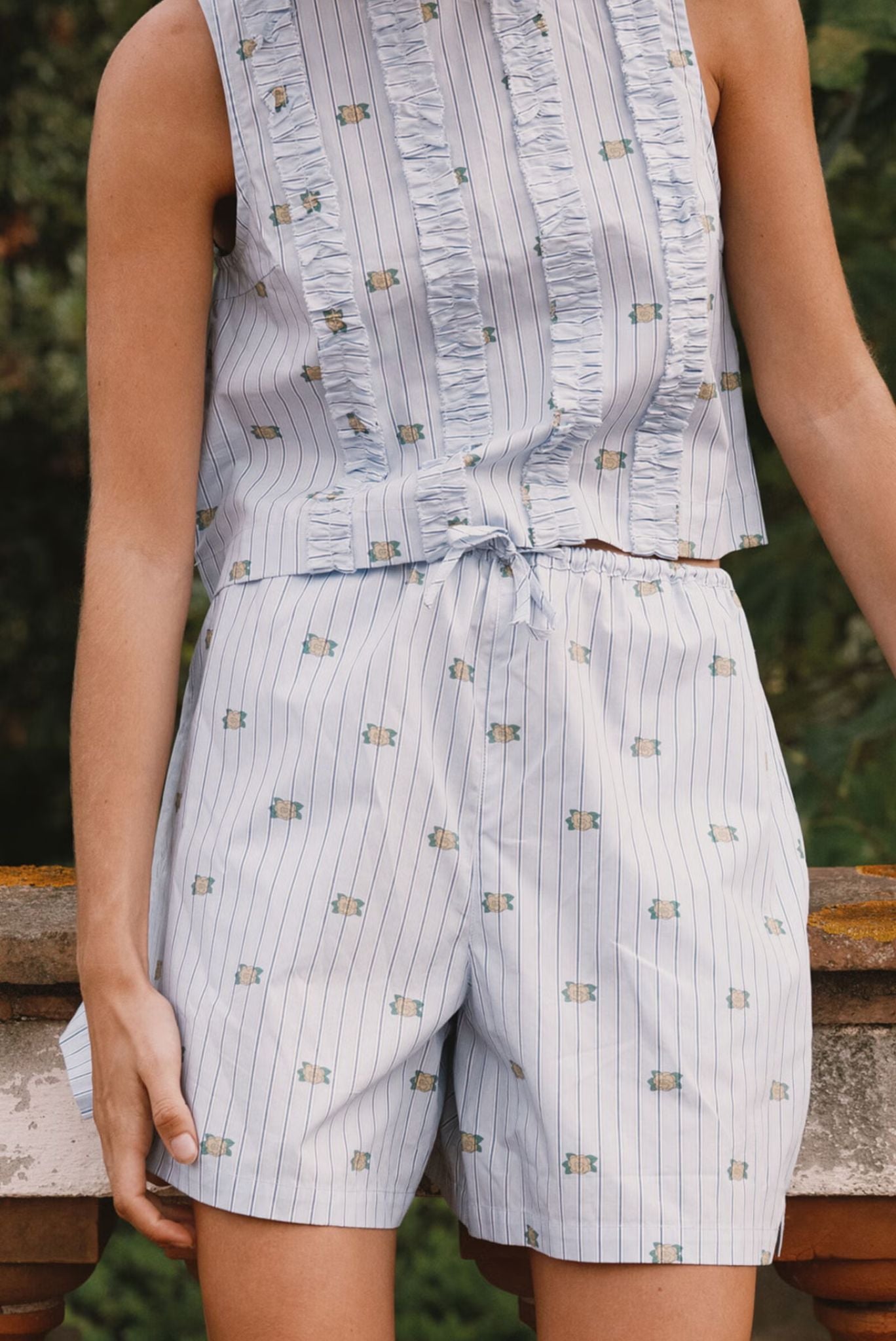 SHORT A RAYAS MINI FLOWERS