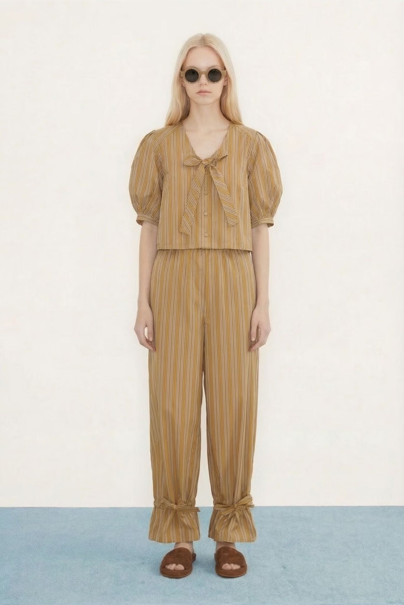 PANTALÓN CON LAZOS A RAYAS