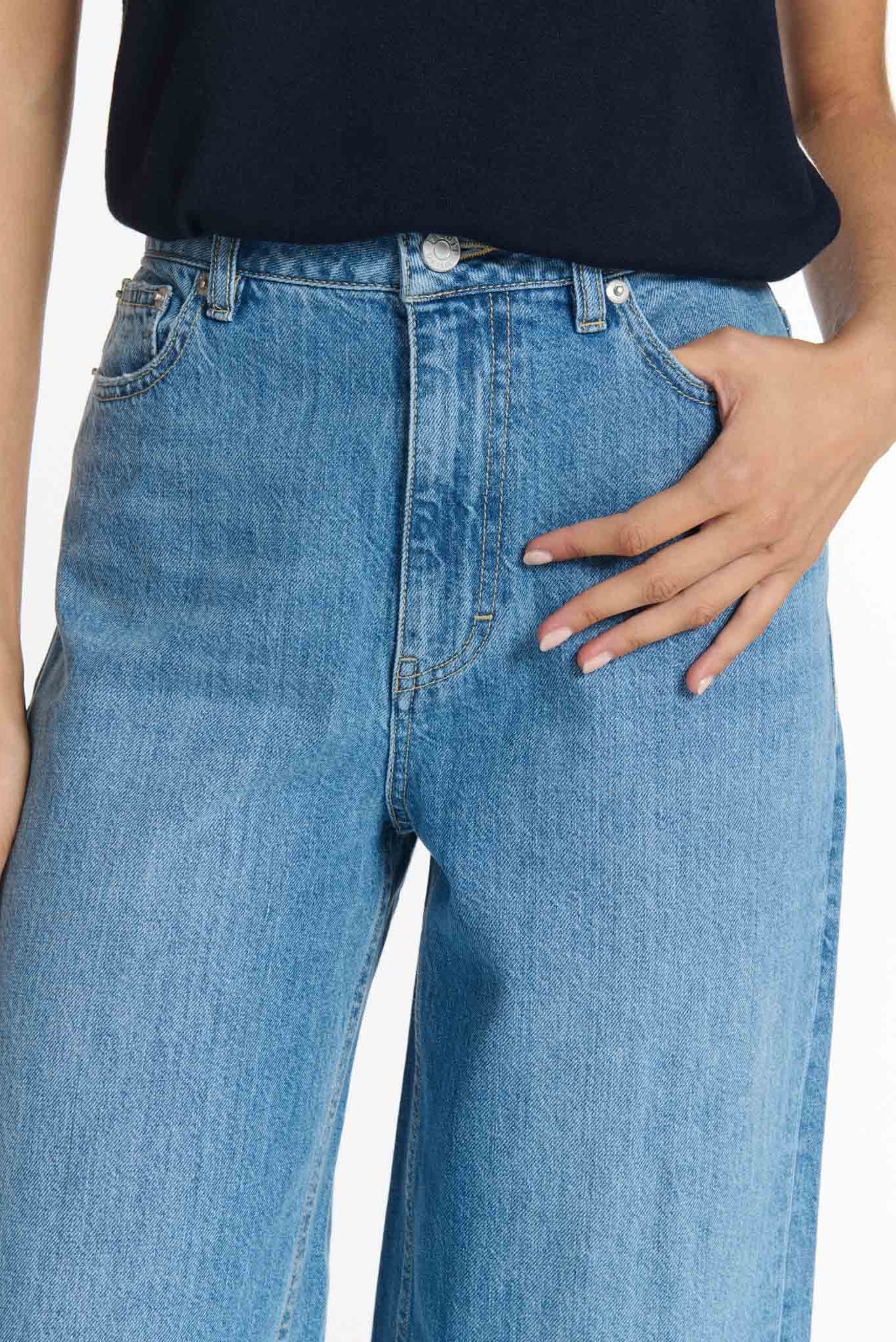 Pantalón JEMMA DENIM LIGHT BLUE IN 27